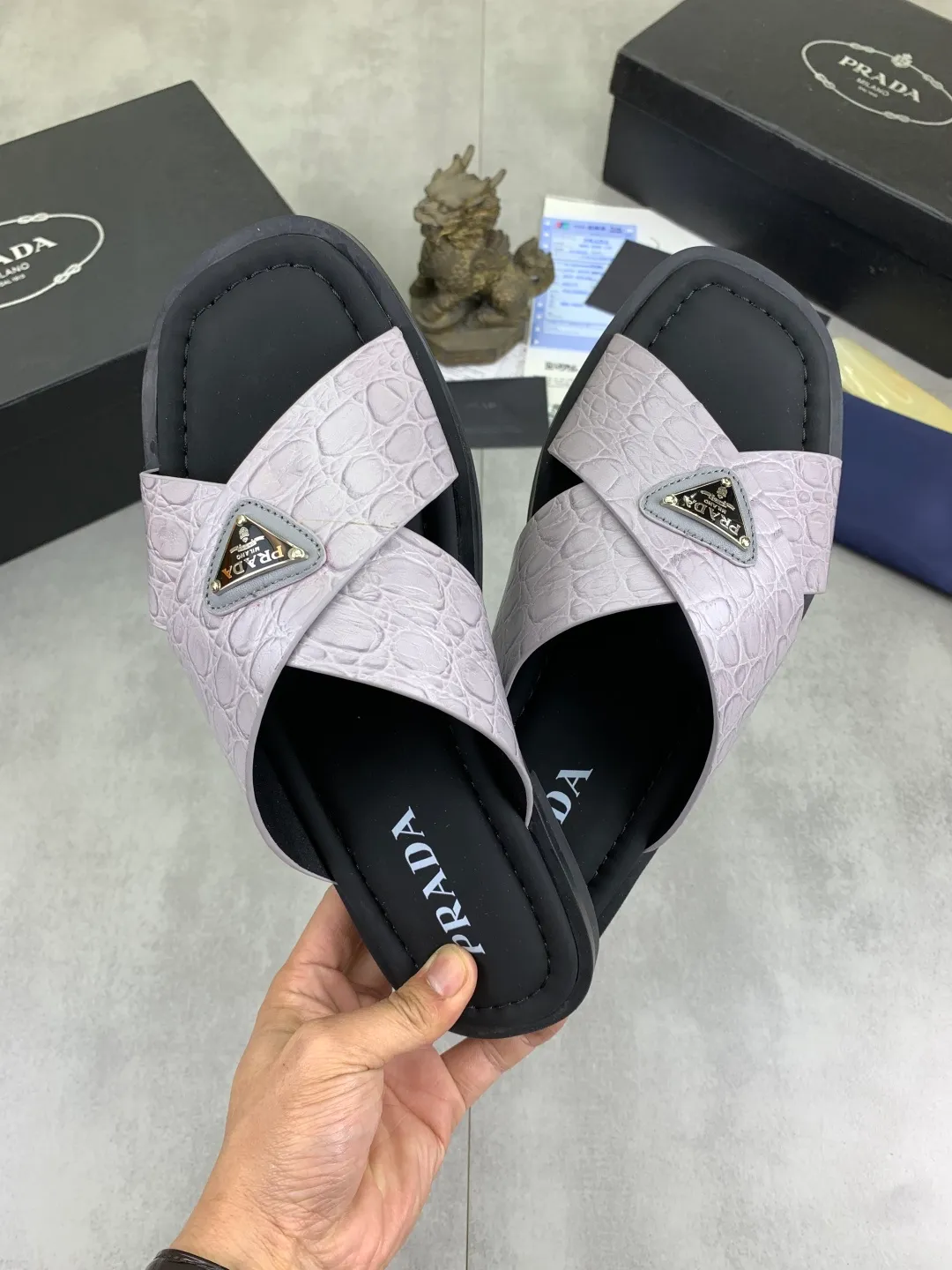 Men's shoes 💰P320💰【New style】🎁🎁🎁 PRADA Prada's new casual slippers, original official website 1:1, perfect workmanship, conveying a kind of noble luxury, sublimating its definition of luxury in Prada's high-end extraordinary craftsmanship. Original combination outsole, size: 39-46 colors 🉑️ to choose from